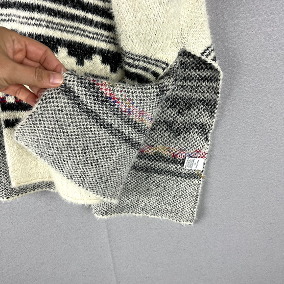 Anthropologie Akemi Kin Olivia Wrap Poncho Womens One Size Aztec Cozy Soft Boho - Picture 6 of 16